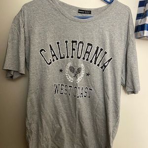 Drop shoulder logo graphic tee